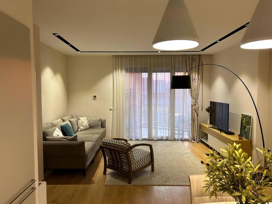 Modern Flat Near The Lake And Blloku Apartment Tirana