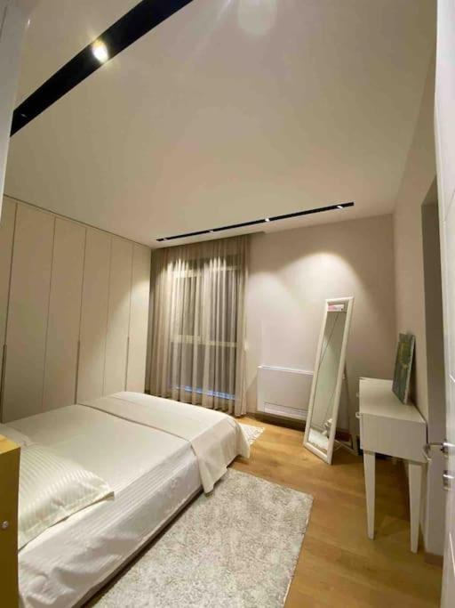 Apartment Modern Flat Near The Lake And Blloku